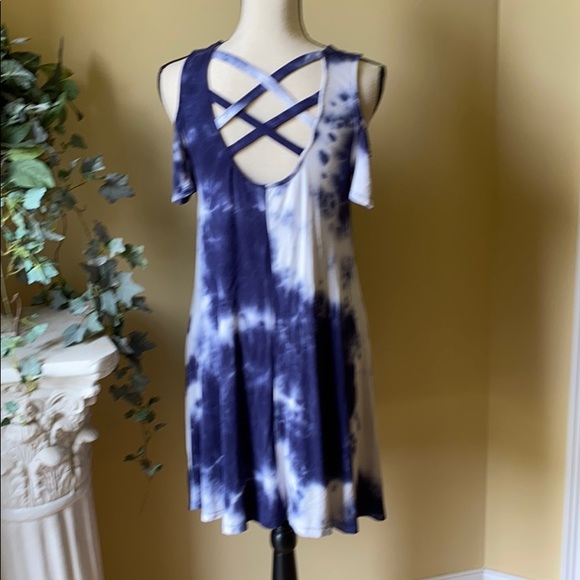 Alya tie dye cold shoulder dress - Picture 3 of 7